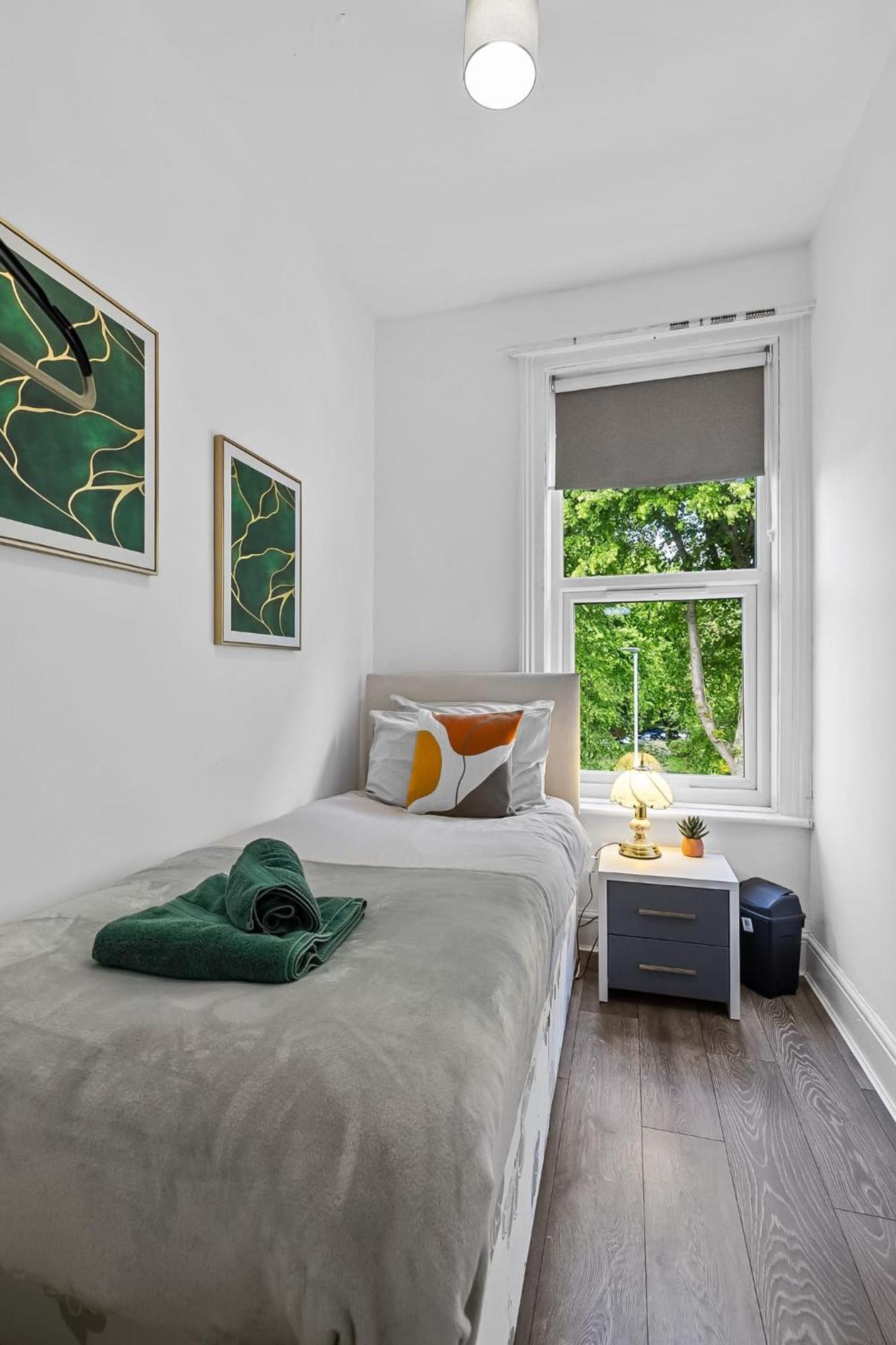 Holiday home 4 Bed Park View House-free Parking - Sleep 8 *