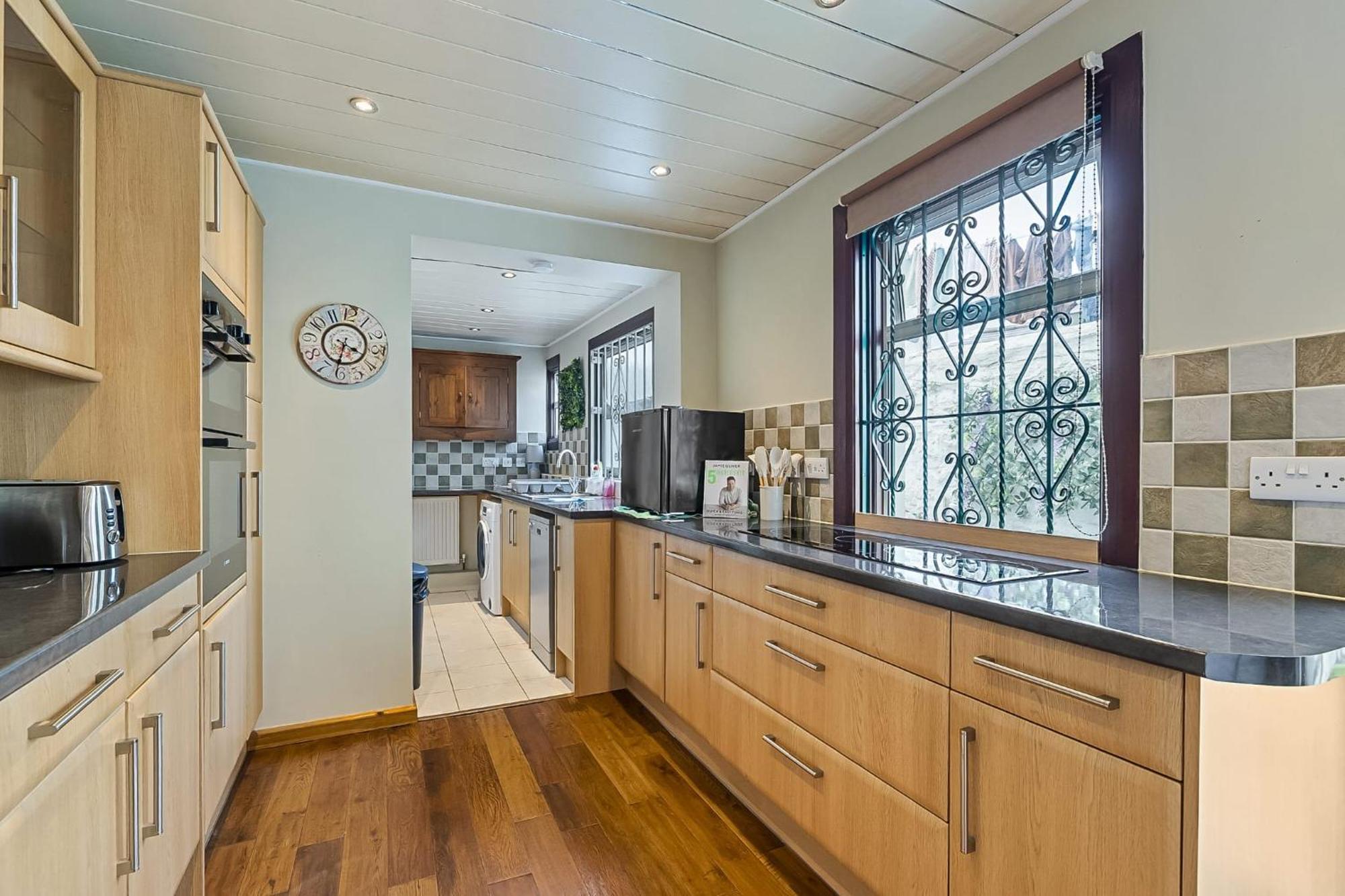 4 Bed Park View House-free Parking - Sleep 8 Holiday home *