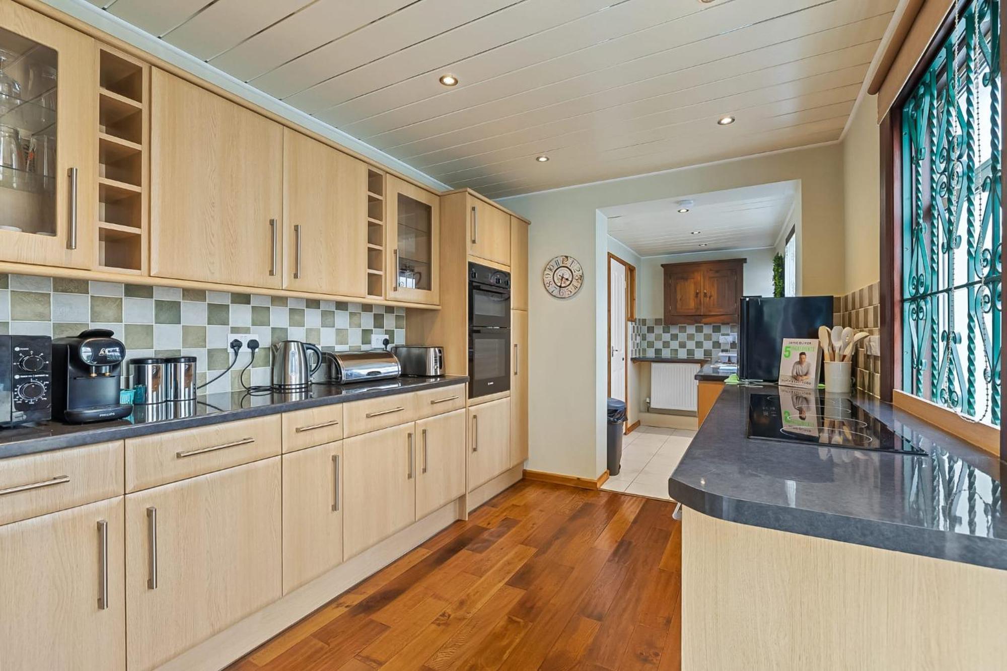 4 Bed Park View House-free Parking - Sleep 8 Holiday home *