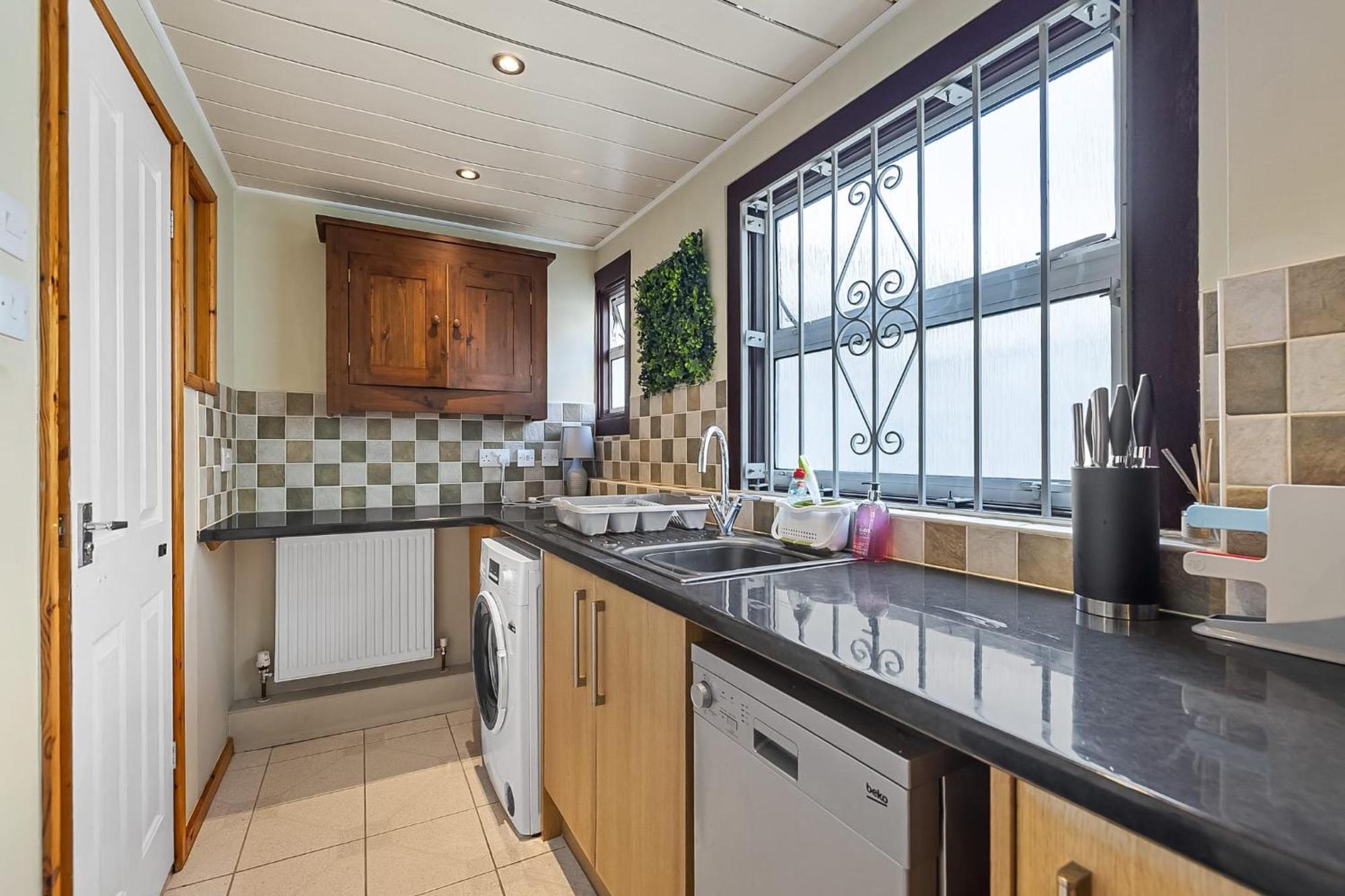 4 Bed Park View House-free Parking - Sleep 8 Plymouth
