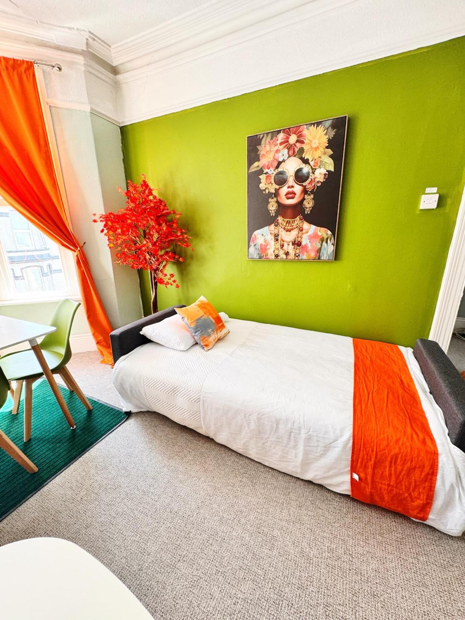 Offer Spacious And Chic 2 Bed Plymouth