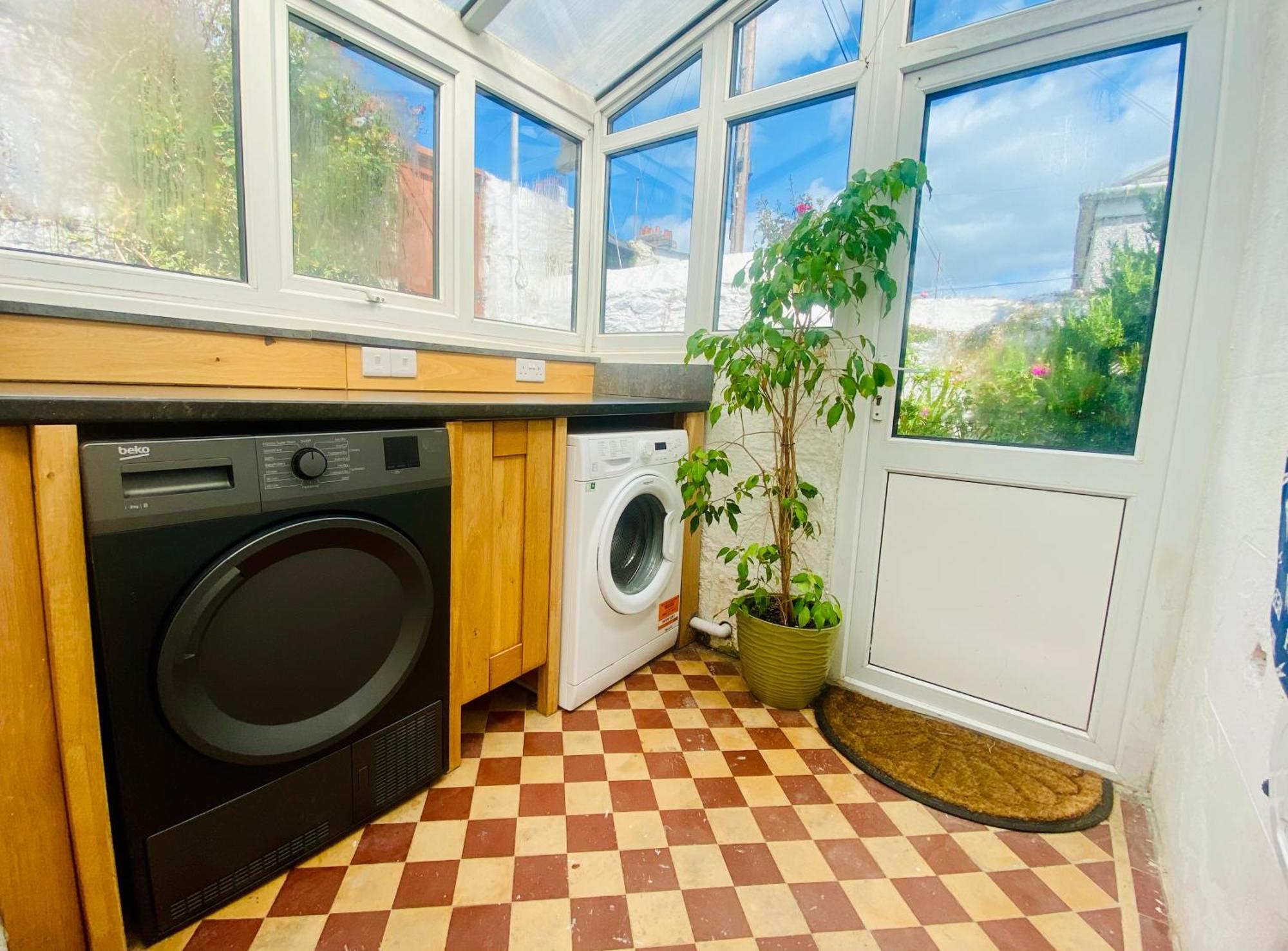 Spacious Victorian 4 Bed L Cocktail Bar Bath Workspaces Holiday home