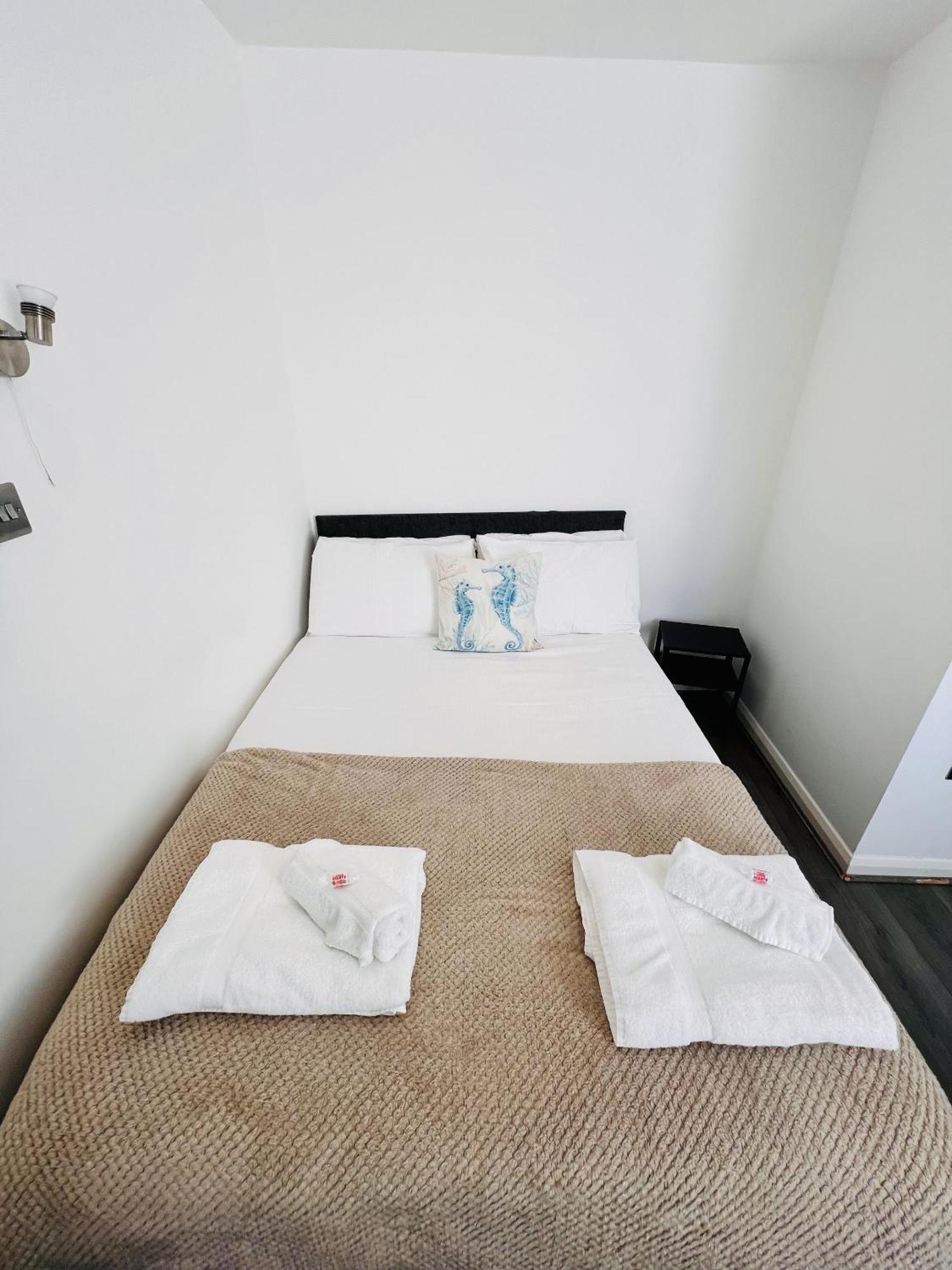 Fox House Studios, Aparthotel