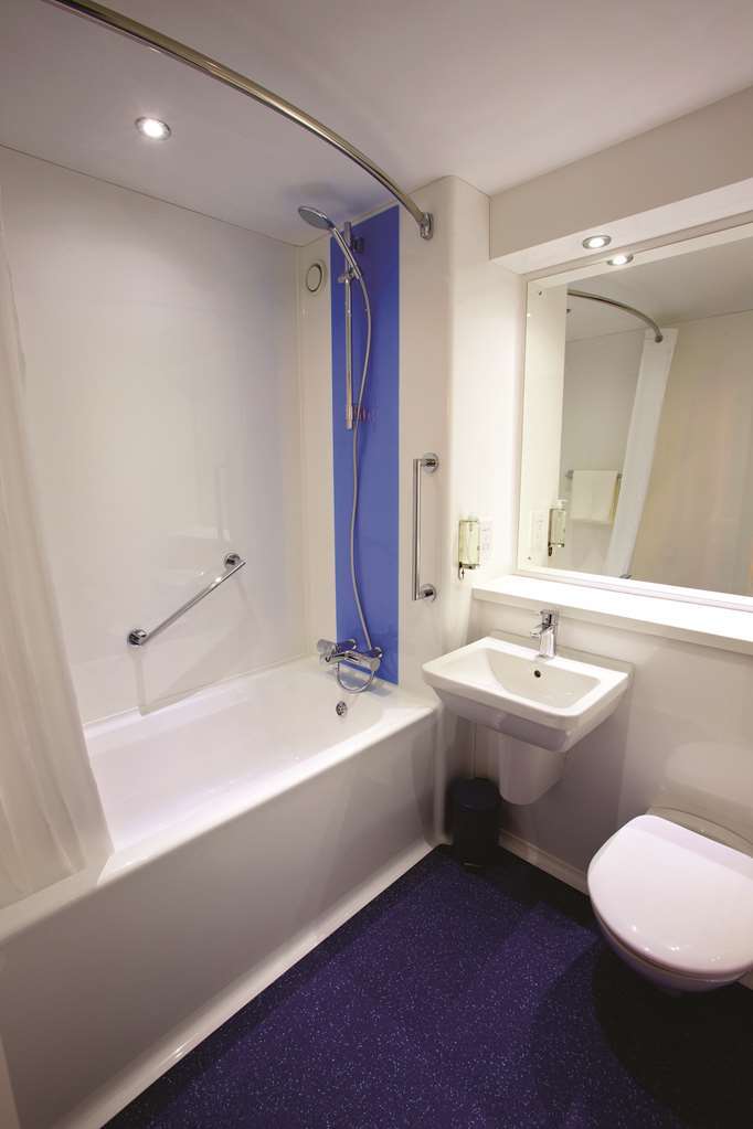 Travelodge Roborough Hotel