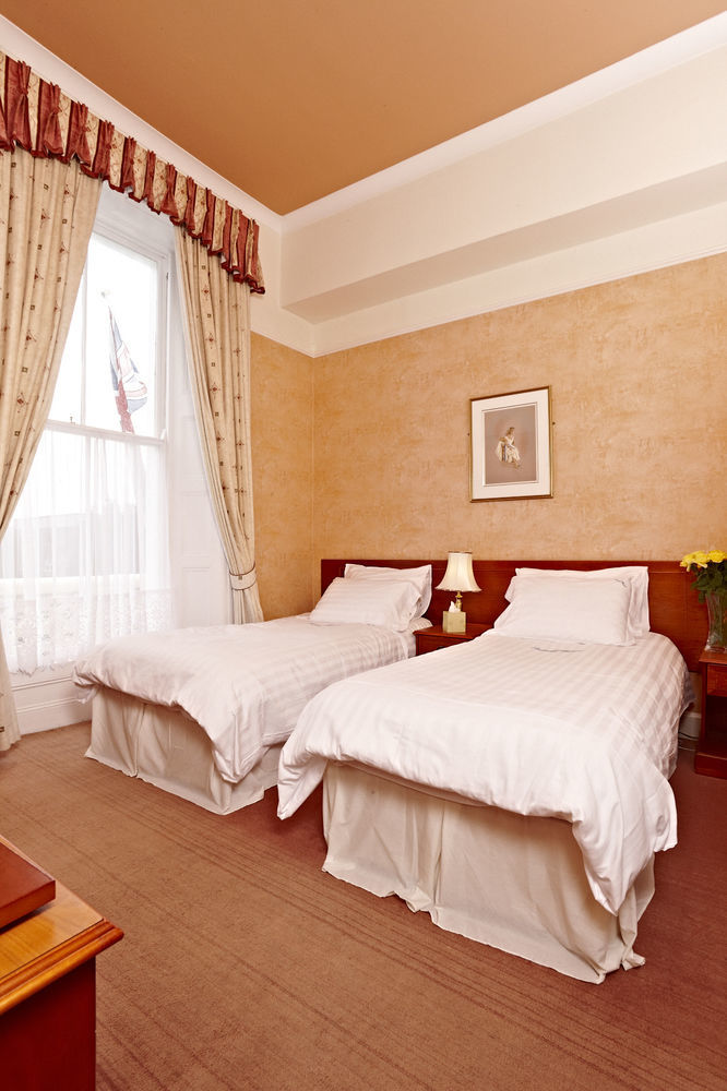 Invicta Hotel 4*