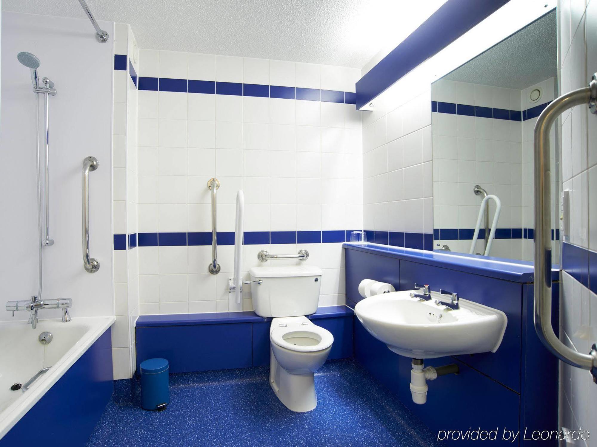 Travelodge Hotel 3*