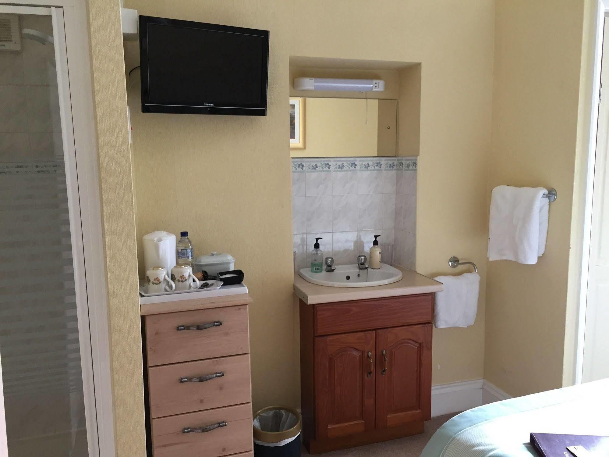 Edgcumbe Guest house 3*