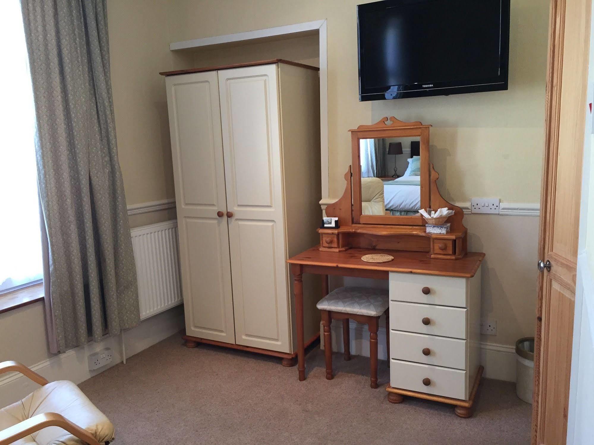 Edgcumbe Guest house 3*