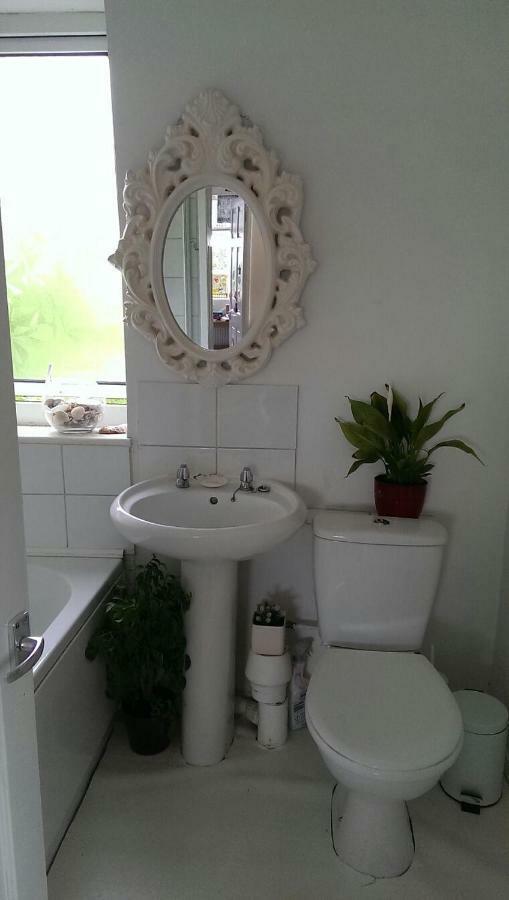 Homestay Double And Single In The Quiet Area With Excellent Shared Facilities