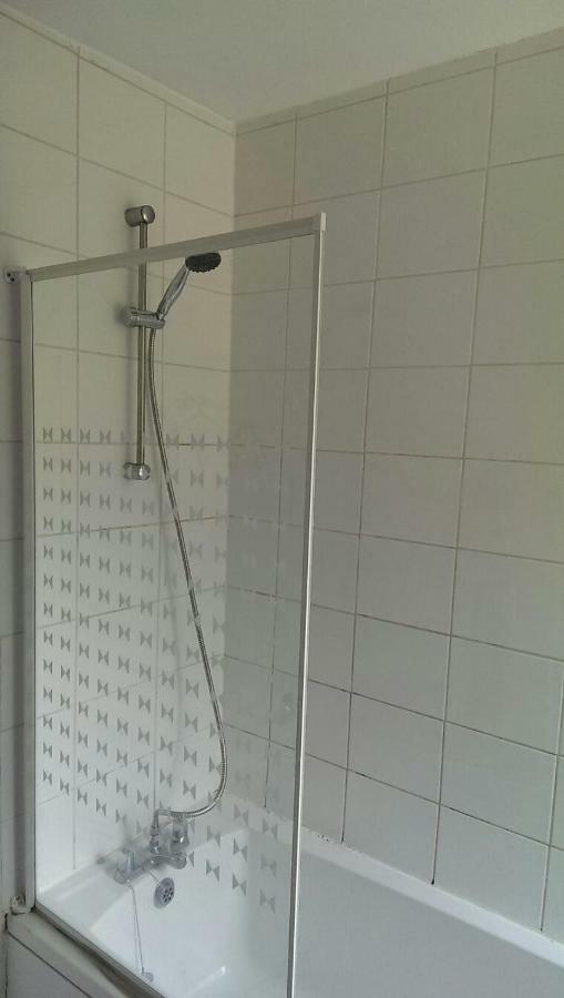 Double And Single In The Quiet Area With Excellent Shared Facilities Homestay