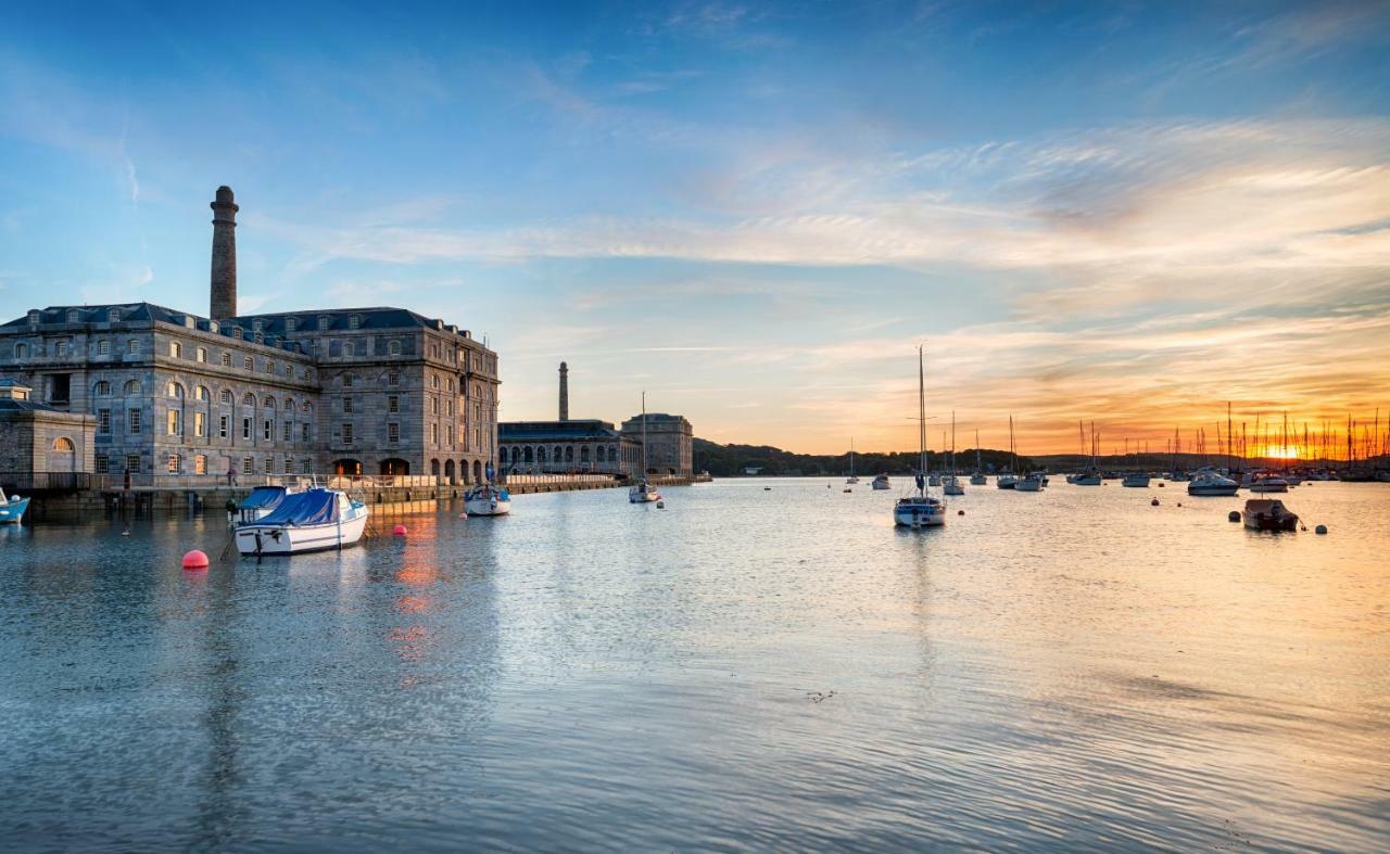 Pure B - Exceptional Views Of Tamar & Royal William Yard With Free Parking & Wifi
