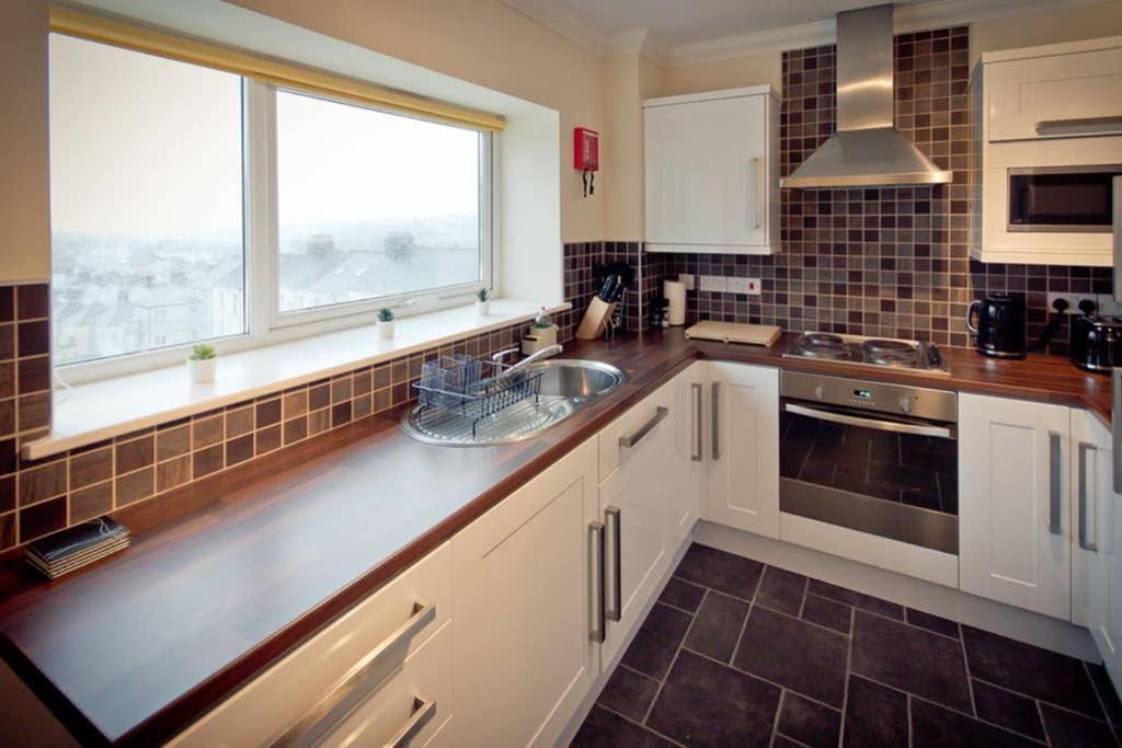 Top View 2 Bedroom Apartment *