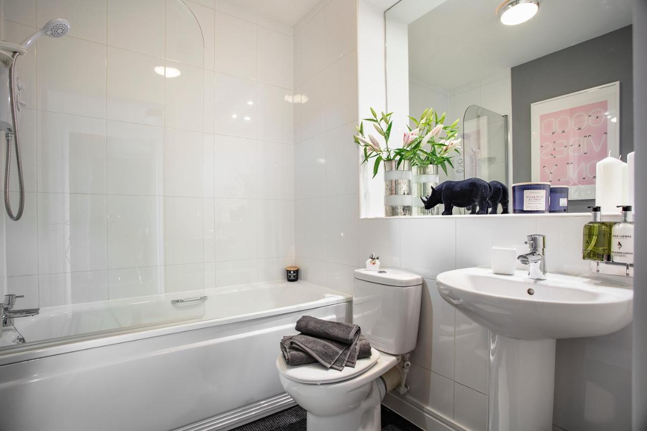 Penthouse Apartment- Sea View- Sleeps 7 - Parking - Habita Property Apartment