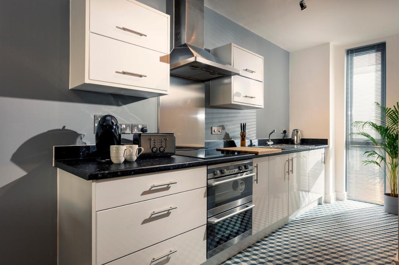 Apartment Penthouse Apartment- Sea View- Sleeps 7 - Parking - Habita Property Plymouth
