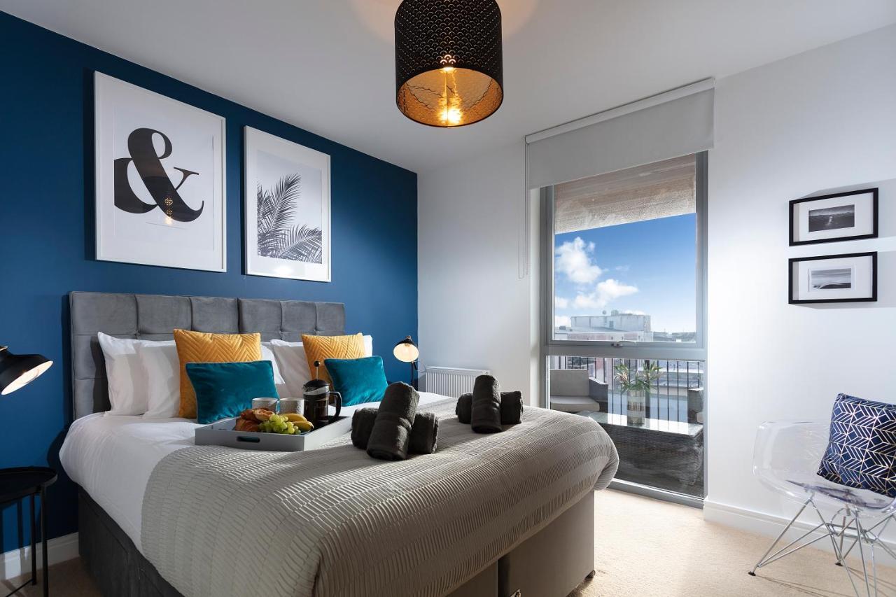 Penthouse Apartment- Sea View- Sleeps 7 - Parking - Habita Property * Plymouth