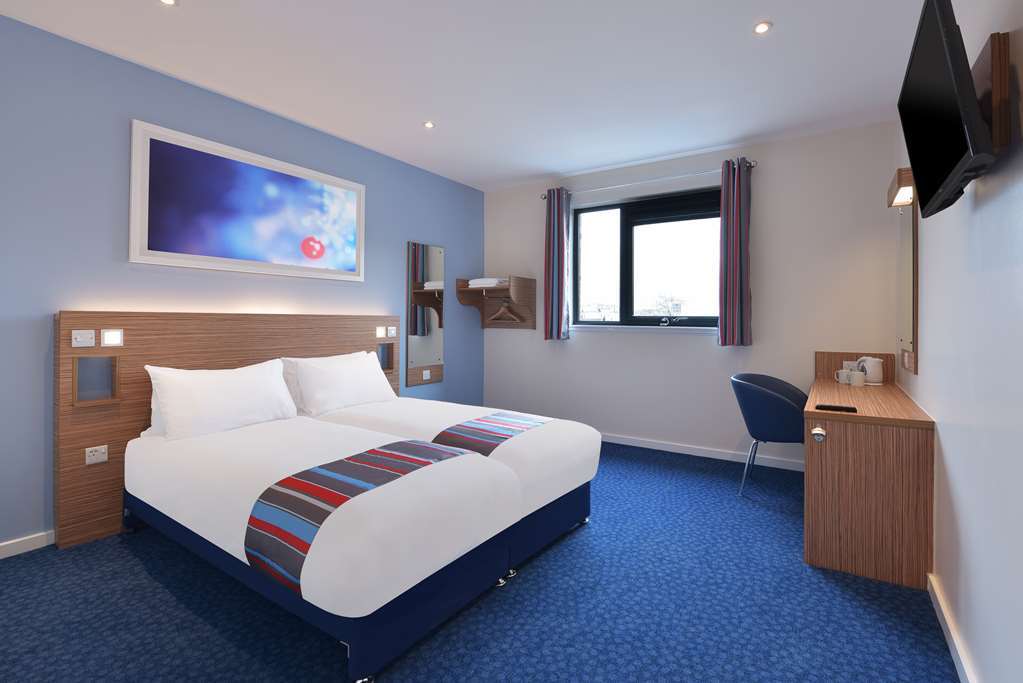 Travelodge Roborough Hotel 2*