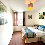 4 Bedroomed Maisonette In City Centre, Near Barbican & Seafront