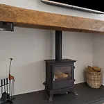 White Cottage Stunning Contemporary 2 Bedroom 2 Ensuite Annex With Hot Tub
