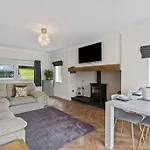 White Cottage Stunning Contemporary 2 Bedroom 2 Ensuite Annex With Hot Tub