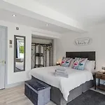Stunning Contemporary 1 Bedroom En-Suite Annexe