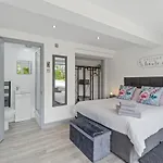 Stunning Contemporary 1 Bedroom En-Suite Annexe