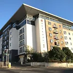 Modern Apartment In Latitude52 Dockyard & Parking