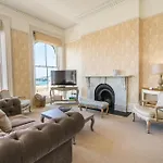 1 Elliot Terrace
