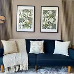The Cosy, Exceptional One Bed Apartment With Free Parking