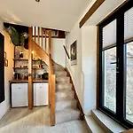 Seafront Cottage - Beach Access - Pet Friendly
