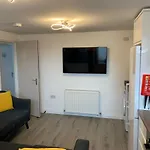 Waterloo 3 Bed Bungalow By The Station
