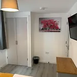 Waterloo 3 Bed Bungalow By The Station