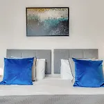 Park House - Very Spacious 4 Bed House, Games Room, Free Netflix, Close To Argyle, In The Heart Of Plymouth - Dogs Welcome - Hosted By Absolute Accommodation Plymouth