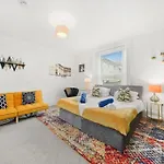 Beautiful Marseille Boutique - Sleeps 4