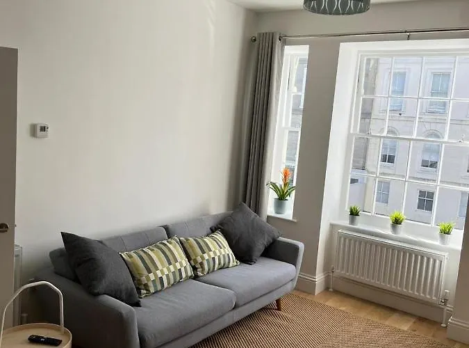 Lovely 1 Bed Flat *Free Parking* Hoe/Barbican Plymouth