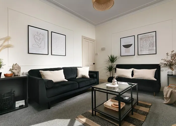 Central Plymouth Home - Sleeps Up To 10 - Free On Street Parking - Pets Welcome - By Luxe Living