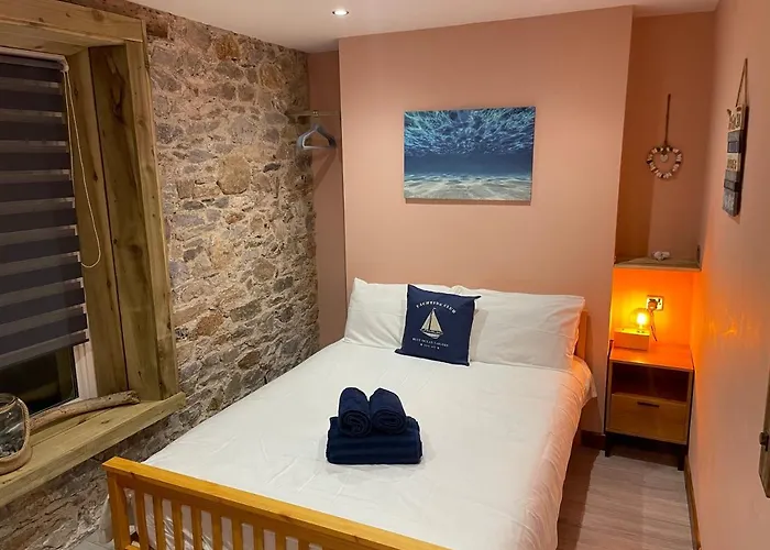 Island Lodge Since 1835 Barbican, Free Limited Parking, Dogs Friendly , Perfect For Ferry Terminal