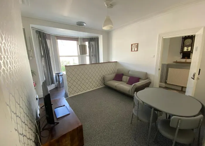 The Walnut Suite Lovely One Bedroom Flat In Stoke.