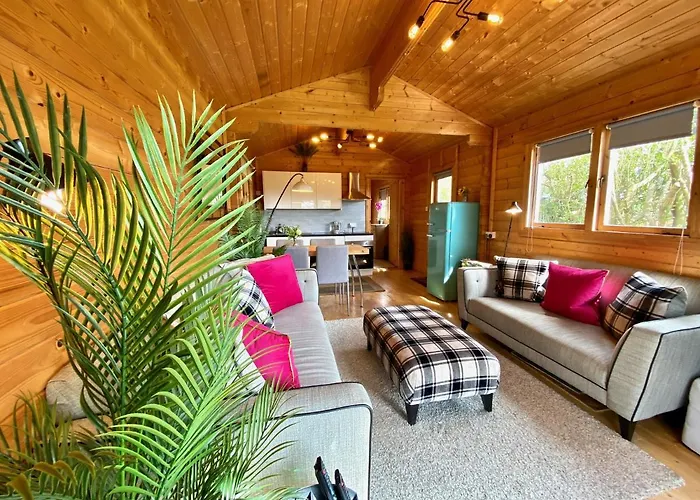 Yealm Cabin Self Catering Log Cabin In Devon With Hot Tub