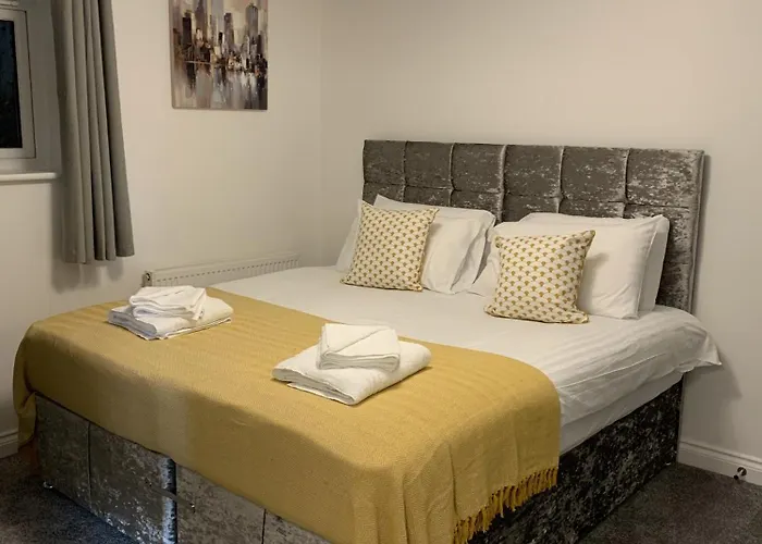 4 Bed- Trematon By Pureserviced