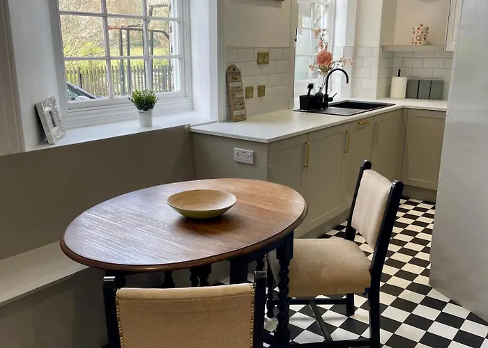 New, Stylish & Spacious Ground Floor Mews