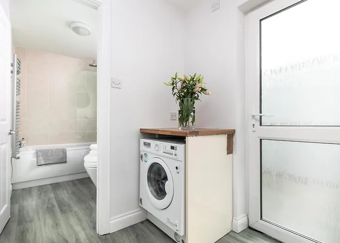 Plymouth Bijoux Cottage - Sleeps 6 - Parking- Habita Property