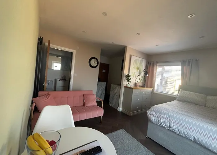 1 Double Bed Studio With Private Access