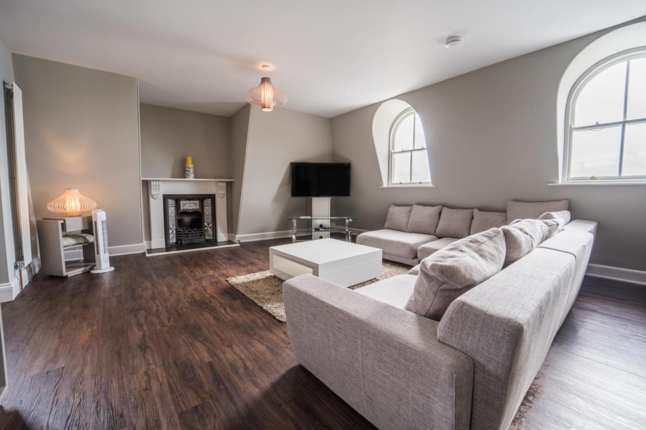1 Elliot Terrace 4*