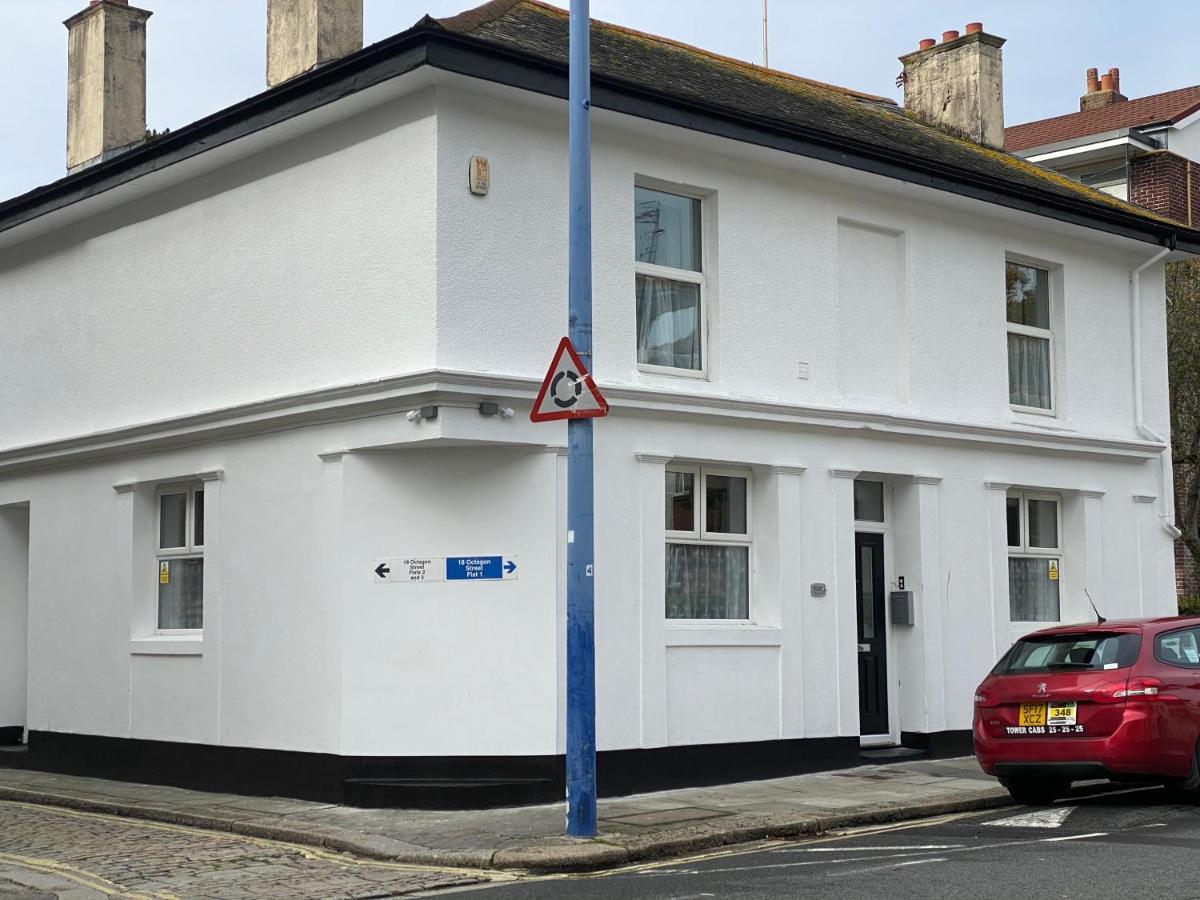 Octagon 1 Apartment