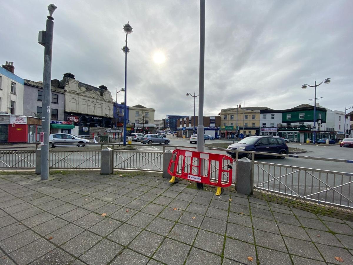 Octagon 1 * Plymouth