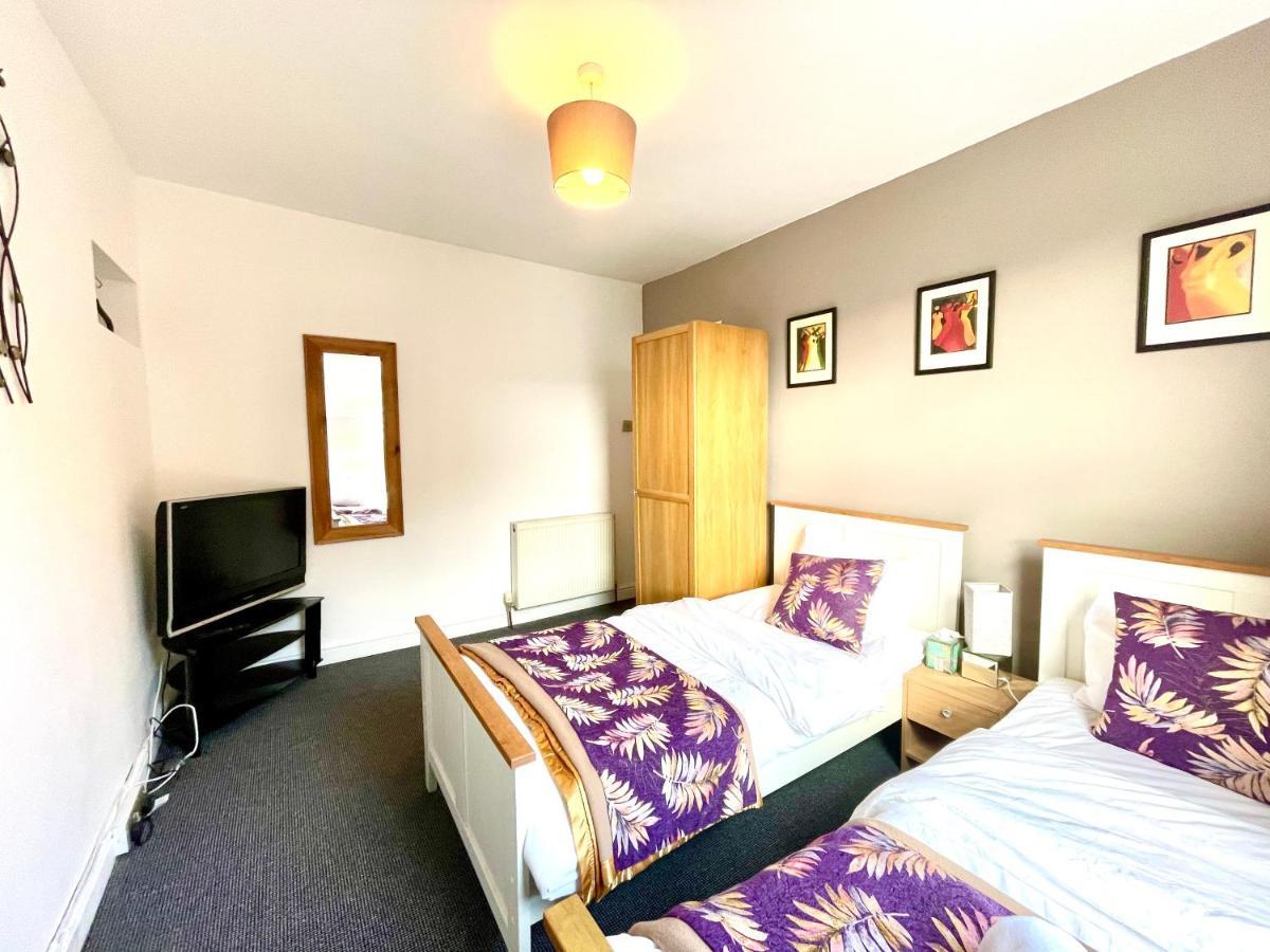 Holiday home 4 Bedroomed Maisonette In Centre, Near Barbican & Seafront *