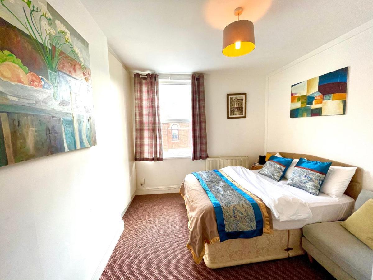 Holiday home 4 Bedroomed Maisonette In Centre, Near Barbican & Seafront *