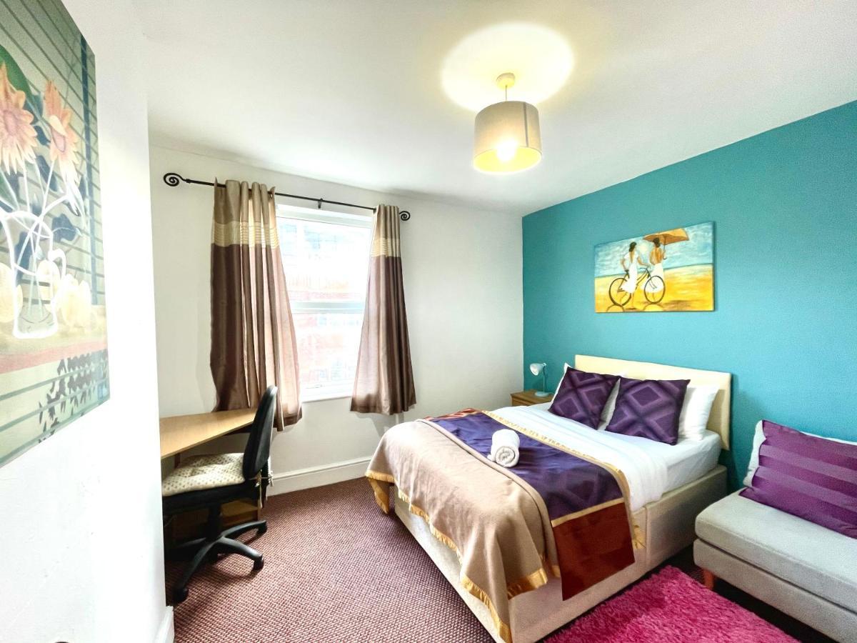 4 Bedroomed Maisonette In Centre, Near Barbican & Seafront Holiday home *