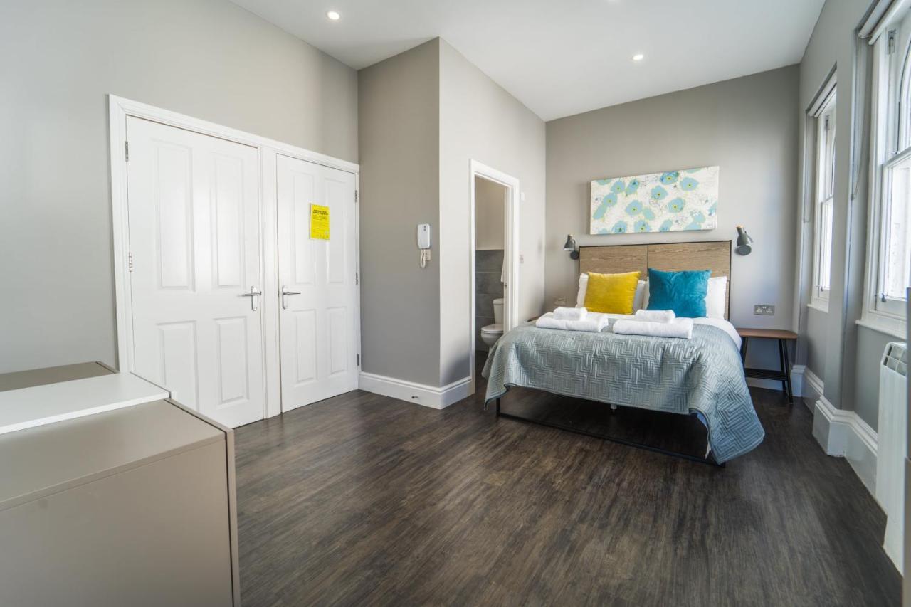 1 Elliot Terrace