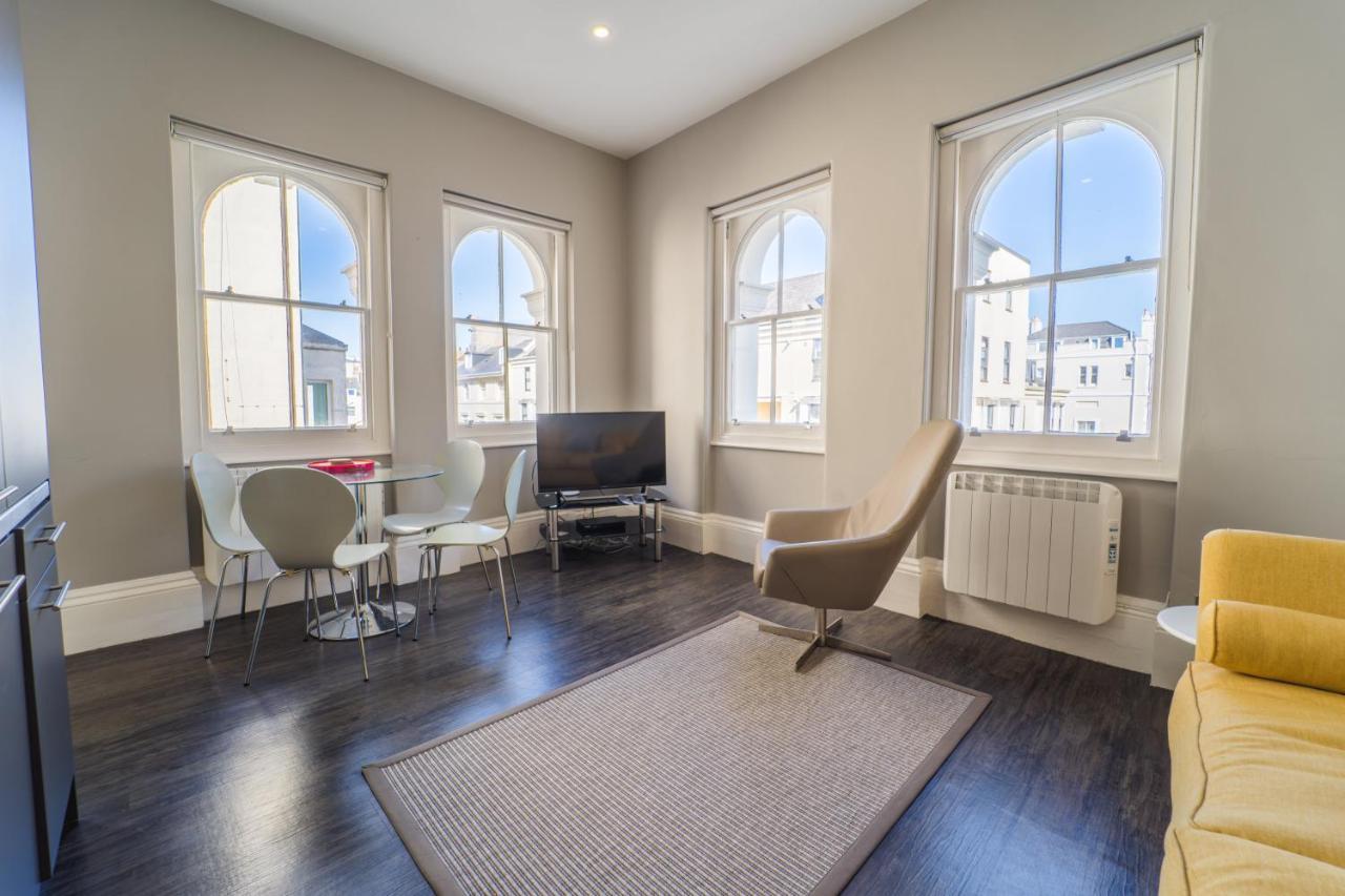 1 Elliot Terrace Aparthotel 4*